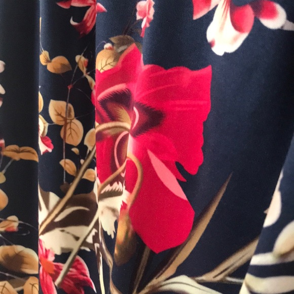 Off the shoulder floral dress - Picture 3 of 5